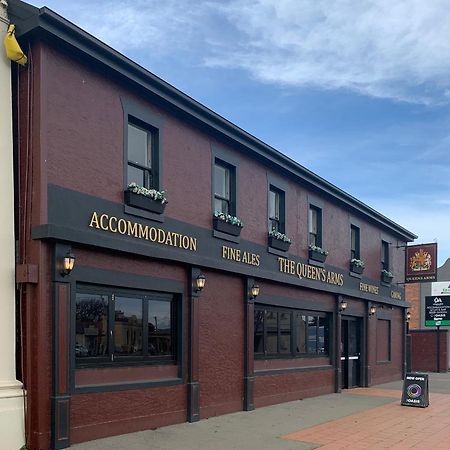 Queens Arms Hotel Longford Екстериор снимка