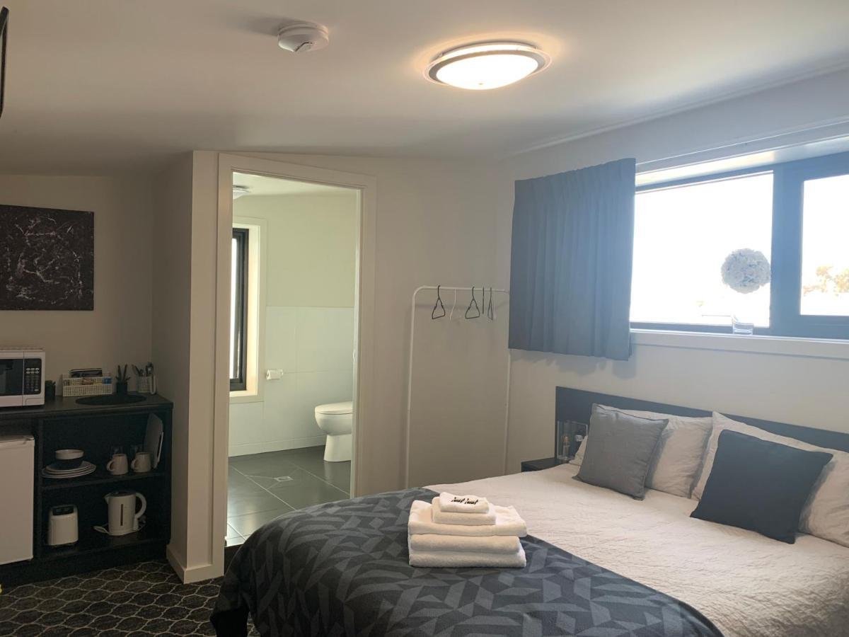 Queens Arms Hotel Longford Екстериор снимка