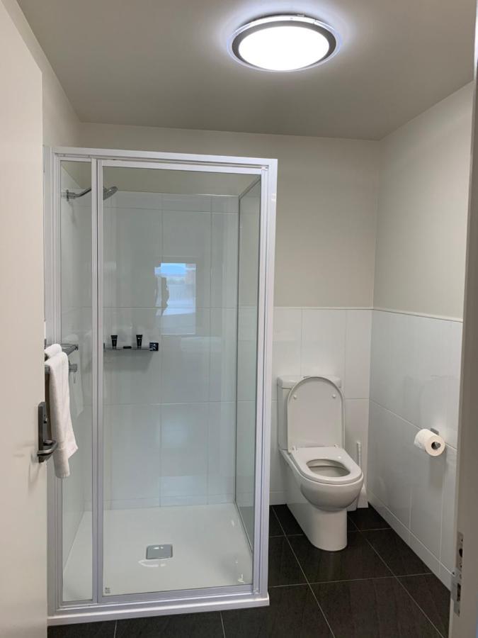 Queens Arms Hotel Longford Екстериор снимка