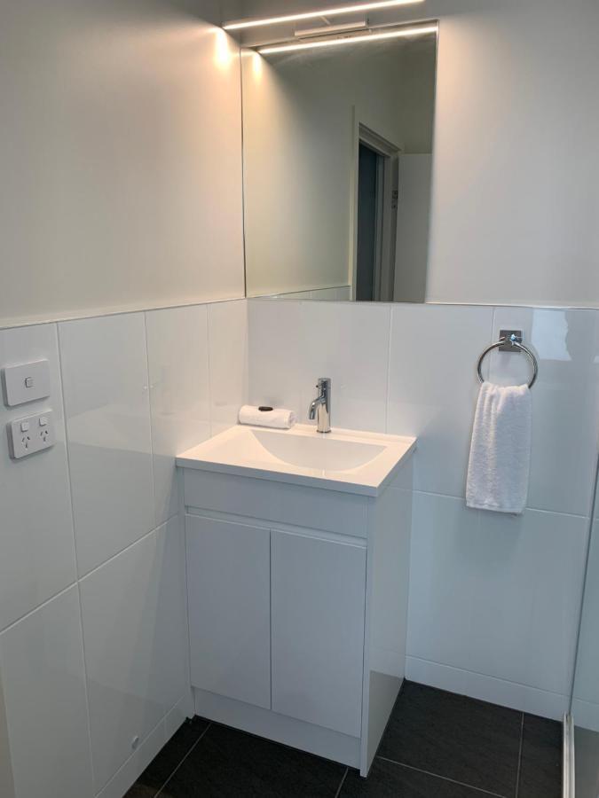 Queens Arms Hotel Longford Екстериор снимка