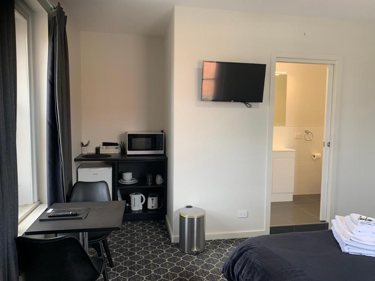 Queens Arms Hotel Longford Екстериор снимка