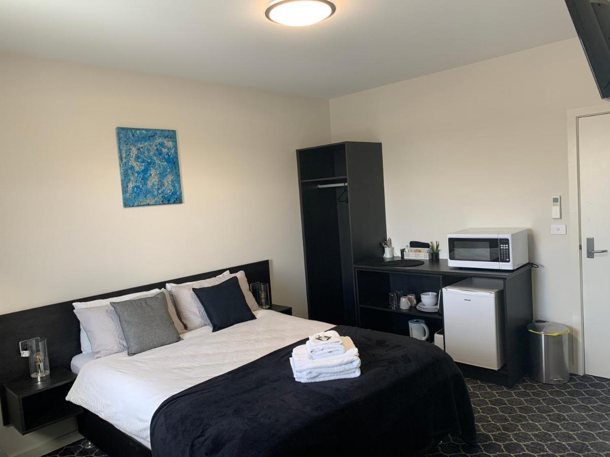 Queens Arms Hotel Longford Екстериор снимка