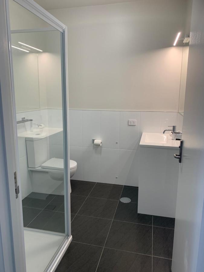 Queens Arms Hotel Longford Екстериор снимка