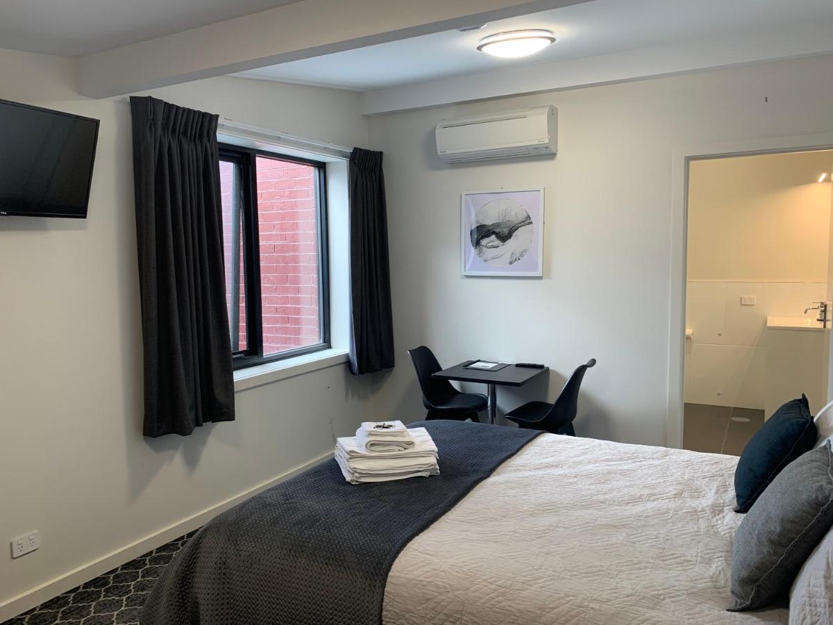 Queens Arms Hotel Longford Екстериор снимка