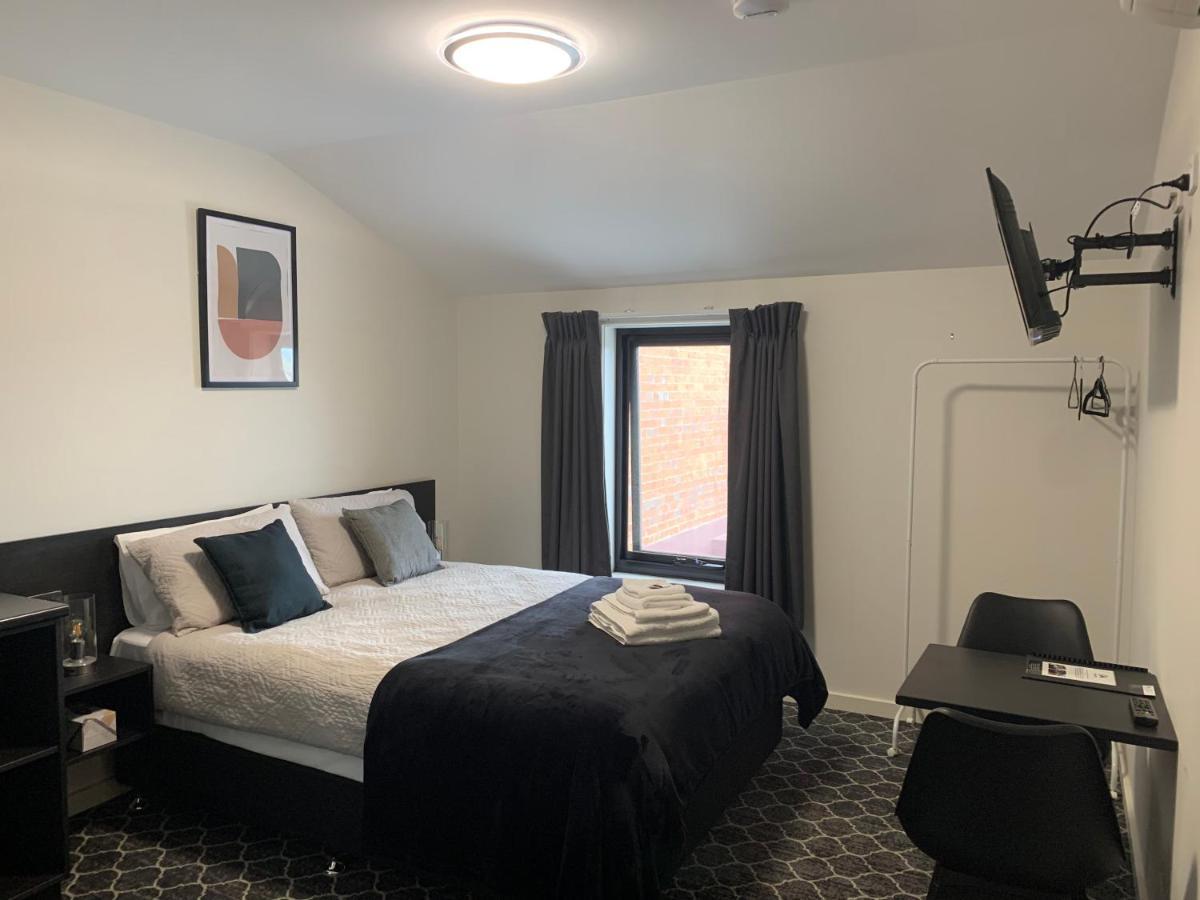 Queens Arms Hotel Longford Екстериор снимка