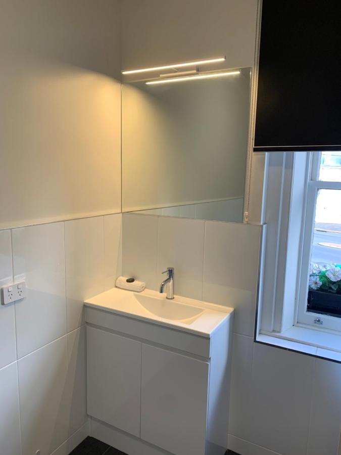 Queens Arms Hotel Longford Екстериор снимка