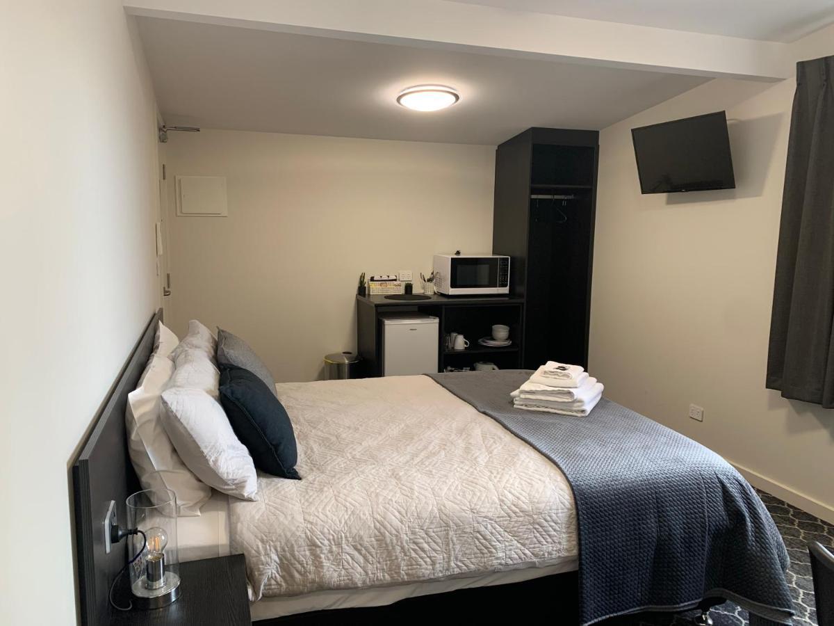 Queens Arms Hotel Longford Екстериор снимка