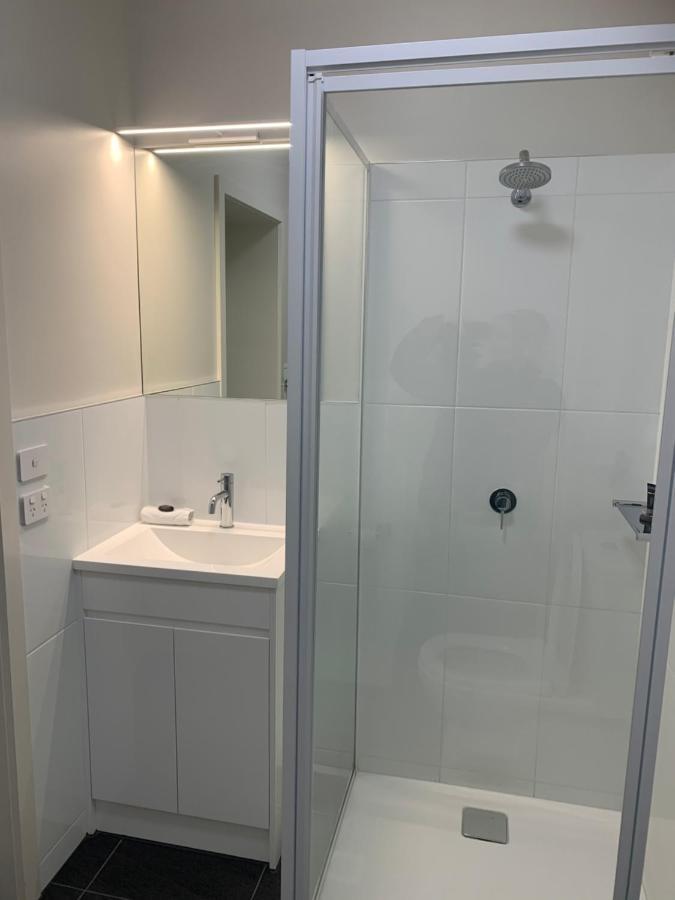 Queens Arms Hotel Longford Екстериор снимка