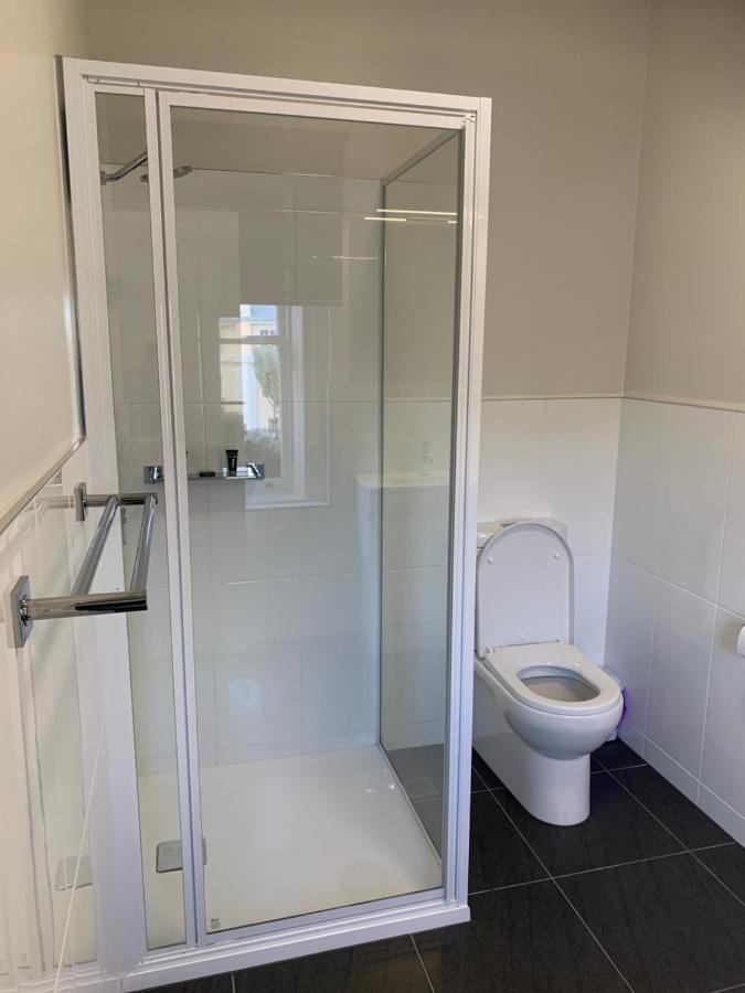 Queens Arms Hotel Longford Екстериор снимка